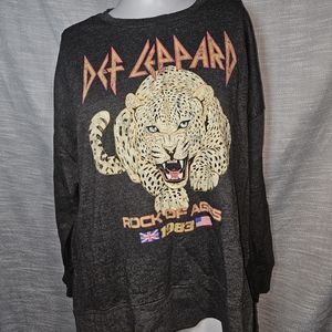 NWOT Women's Def Leppard Graphic sweatshirt sz xl